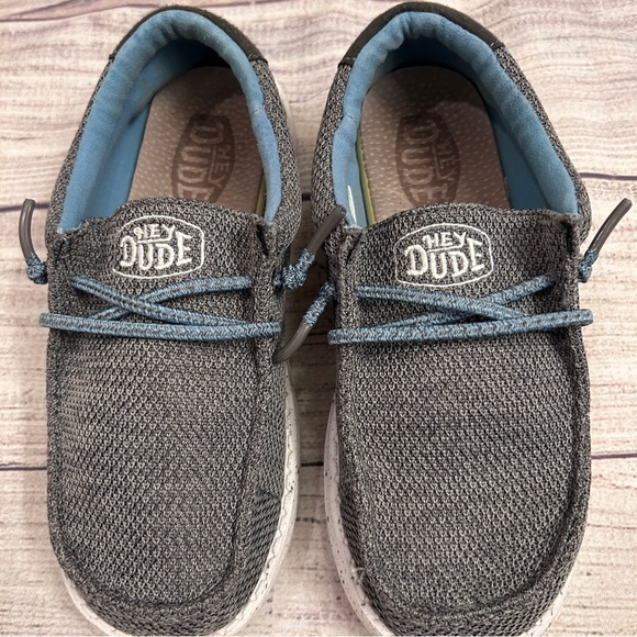 Hey Dude slip on shoes size 2 boys - Picture 2 of 7